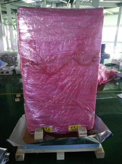 紅色氣泡膜包裹